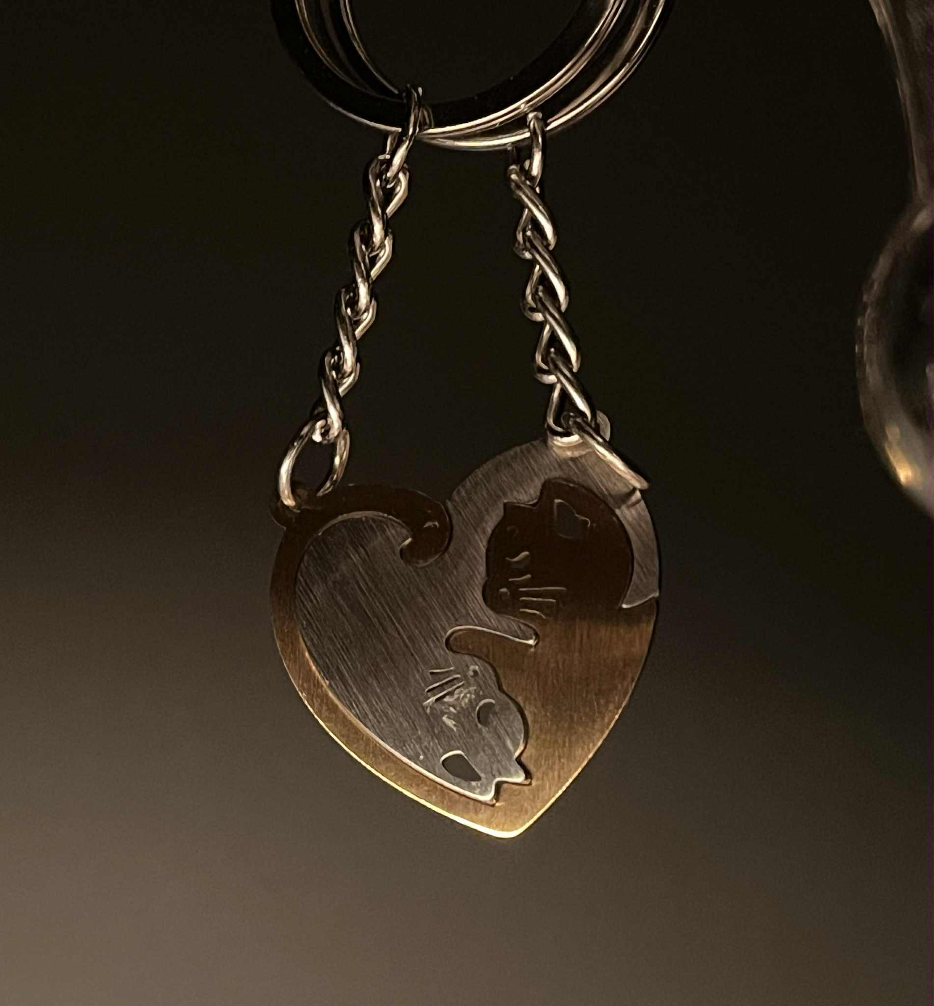 Zestaw łączonych zawieszek z motywem kotów